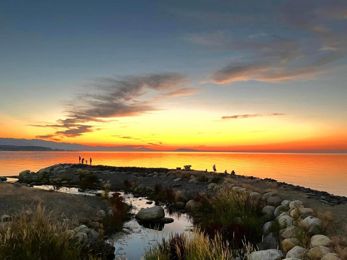 Oceanside Manor - Fancy Room - Golf Course & Beach View Qualicum Beach Bagian luar foto