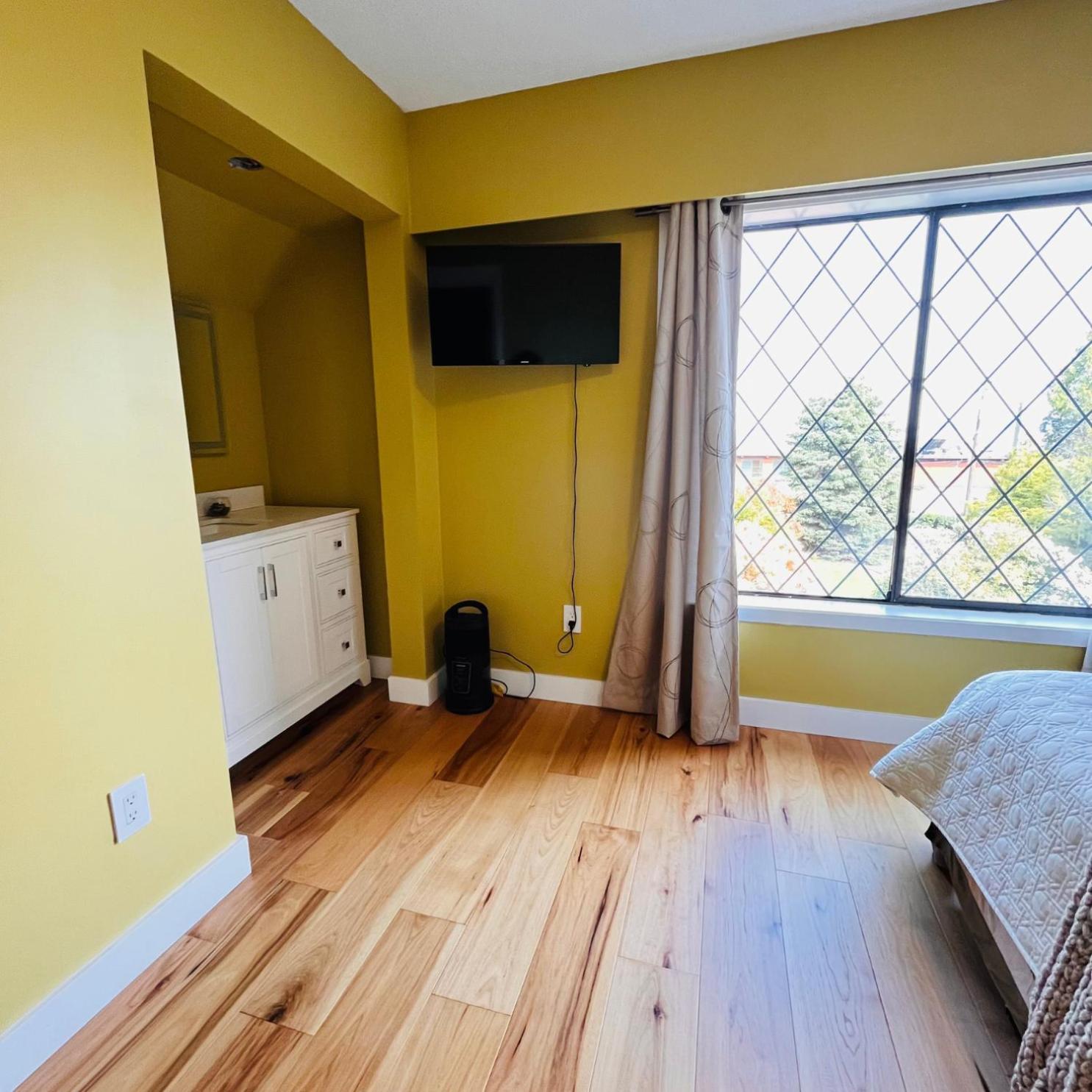 Oceanside Manor - Fancy Room - Golf Course & Beach View Qualicum Beach Bagian luar foto
