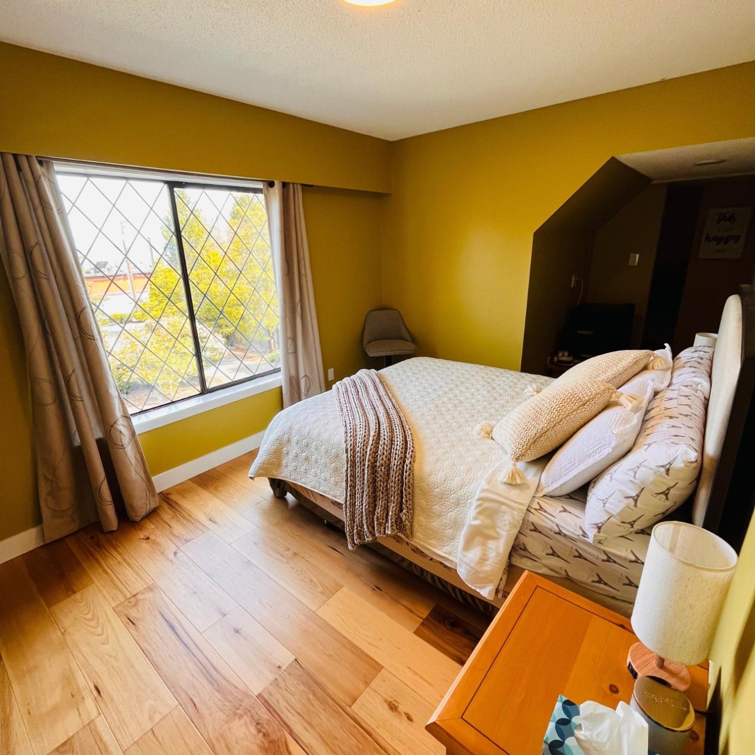 Oceanside Manor - Fancy Room - Golf Course & Beach View Qualicum Beach Bagian luar foto