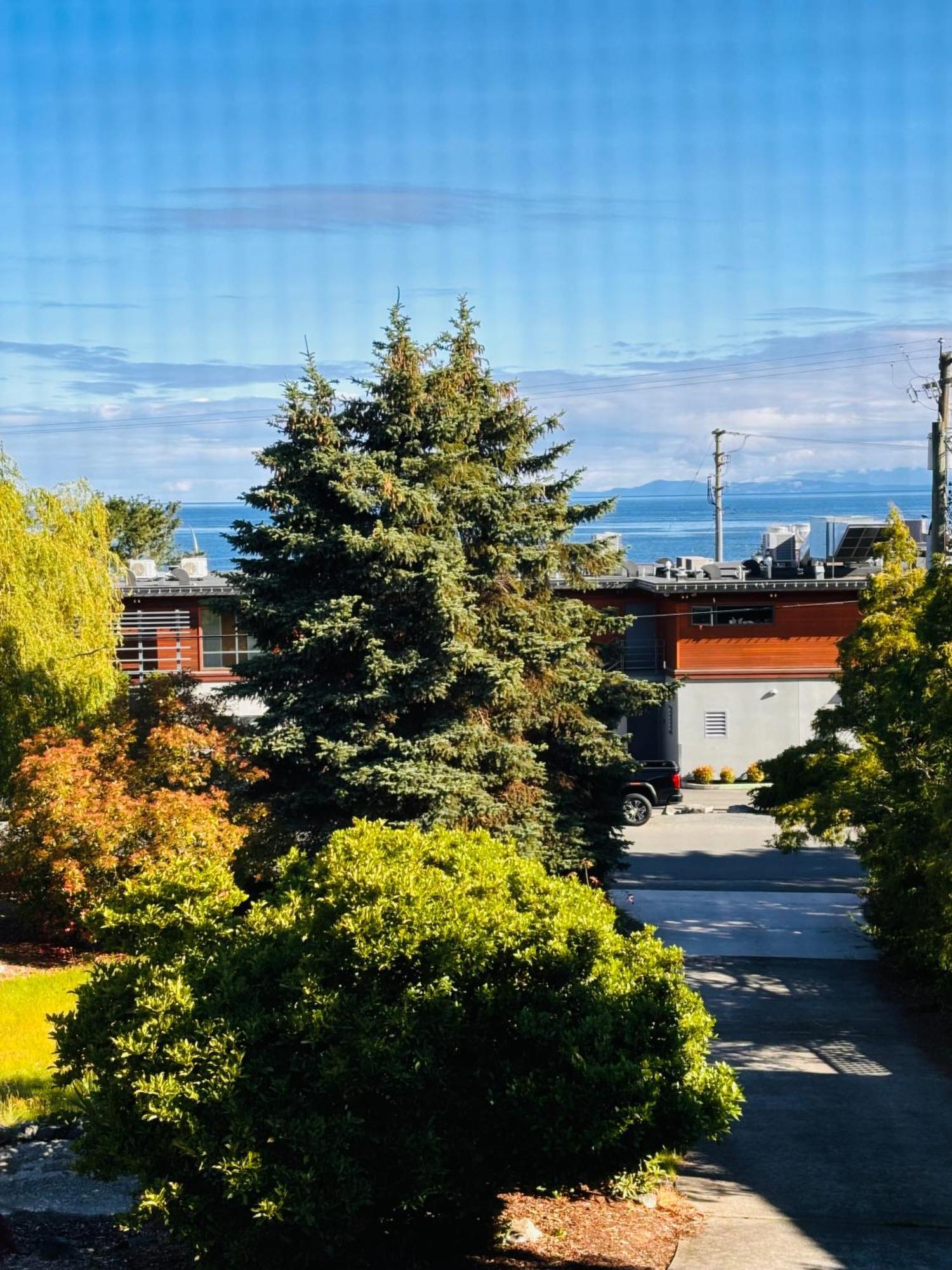 Oceanside Manor - Fancy Room - Golf Course & Beach View Qualicum Beach Bagian luar foto