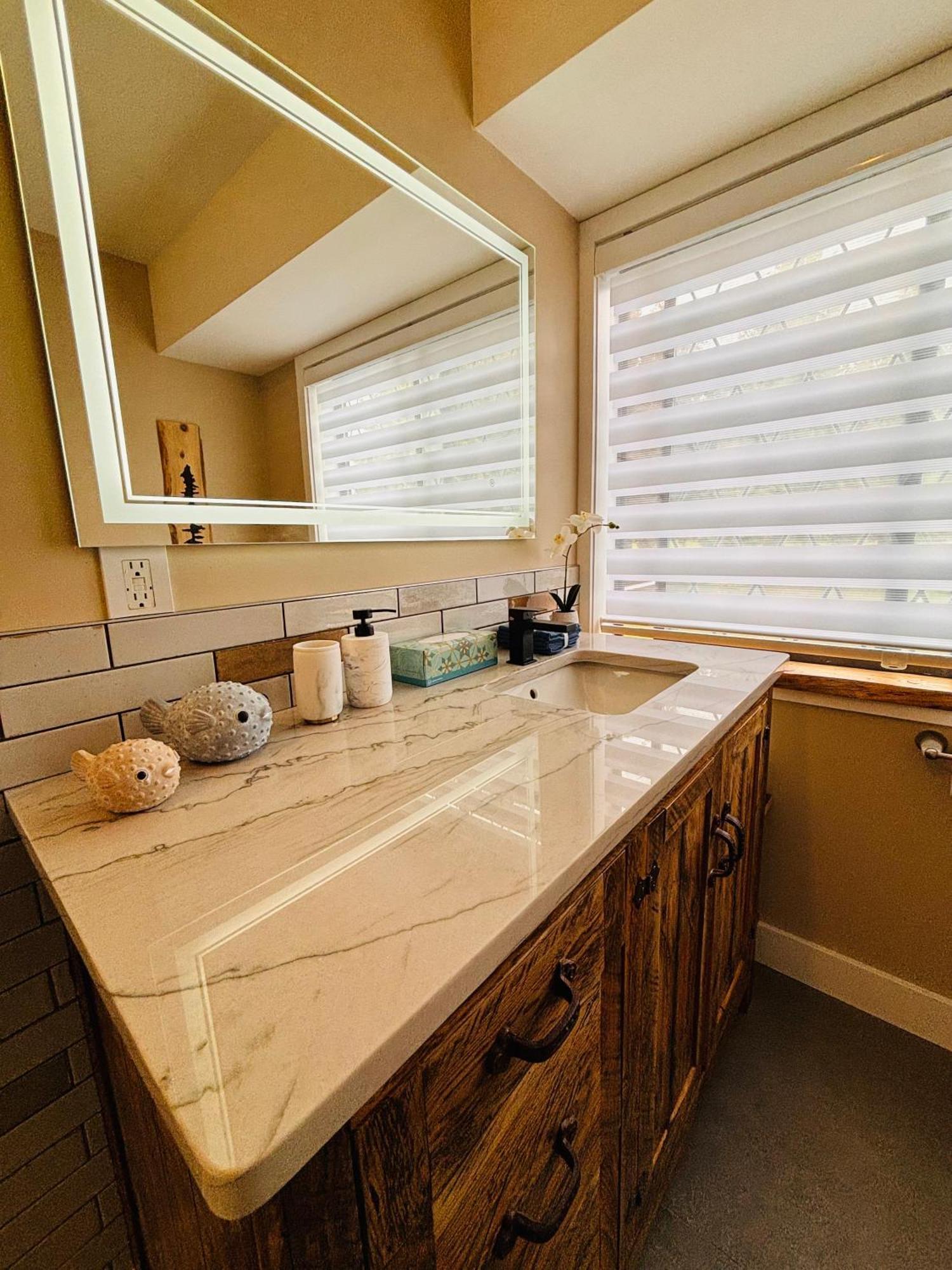 Oceanside Manor - Fancy Room - Golf Course & Beach View Qualicum Beach Bagian luar foto