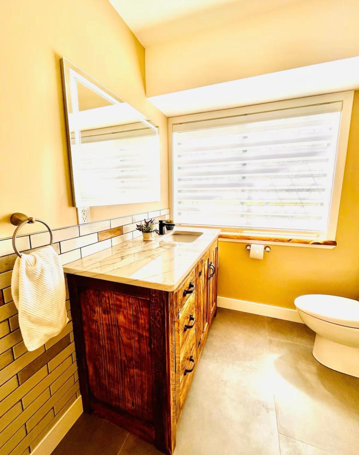 Oceanside Manor - Fancy Room - Golf Course & Beach View Qualicum Beach Bagian luar foto